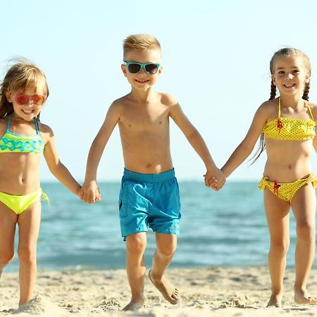 Lovely Caravan With Decking At Coral Beach Park In Lincolnshire Ref 77001C Hotel Ingoldmells Ngoại thất bức ảnh