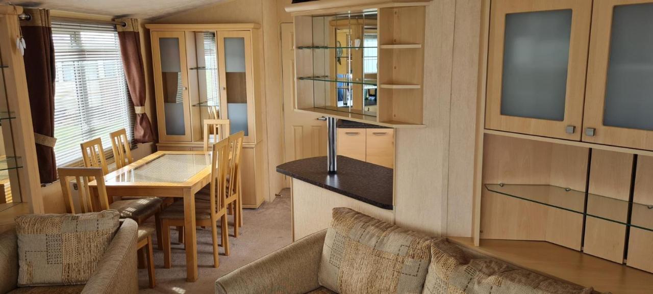 Lovely Caravan With Decking At Coral Beach Park In Lincolnshire Ref 77001C Hotel Ingoldmells Ngoại thất bức ảnh