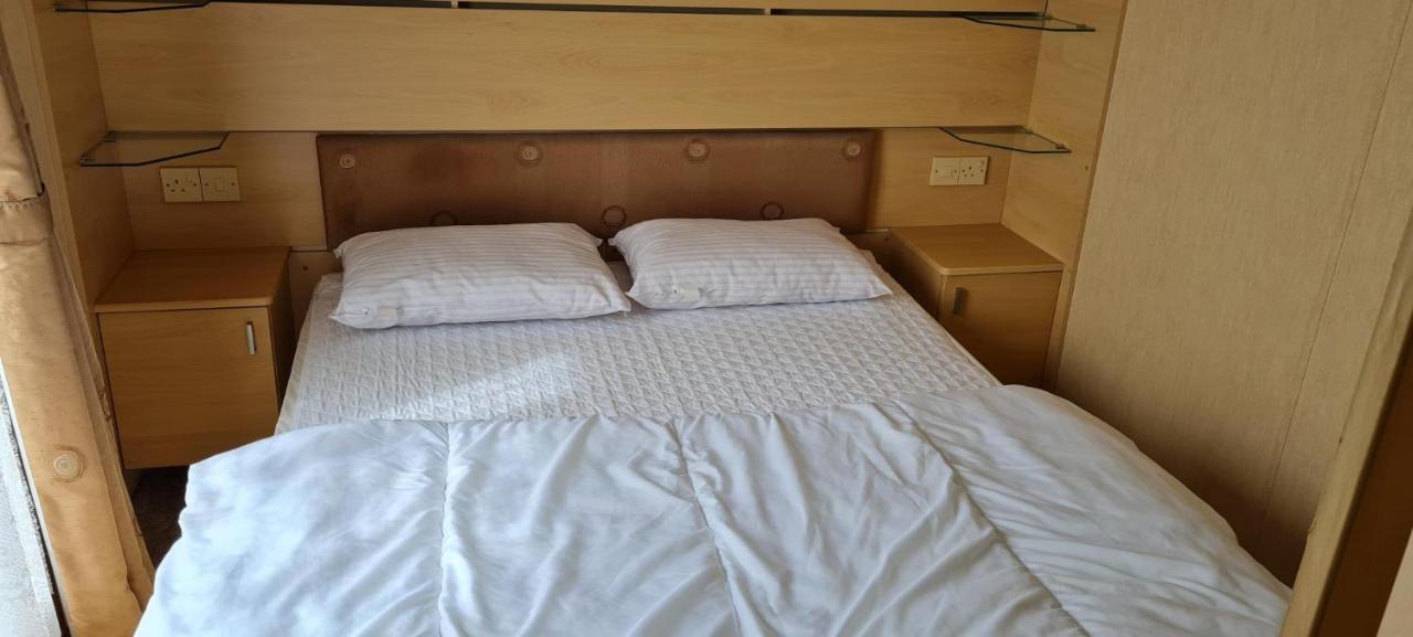 Lovely Caravan With Decking At Coral Beach Park In Lincolnshire Ref 77001C Hotel Ingoldmells Ngoại thất bức ảnh